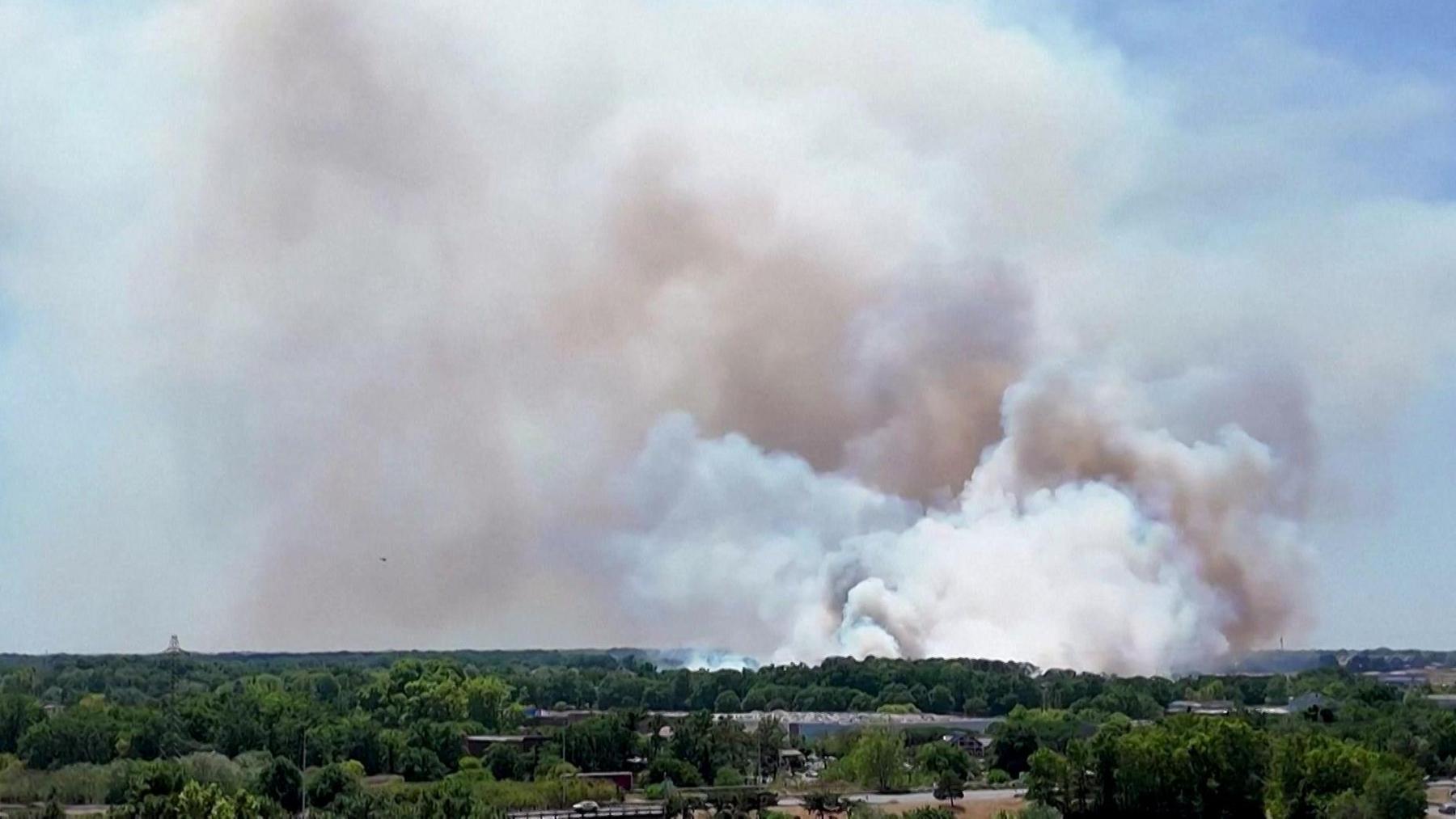 Massive plume of smoke near Bordeaux-Mérignac airport