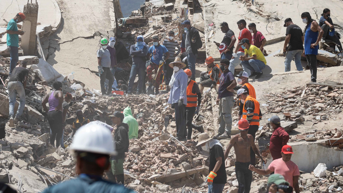 Venezuela’s Earthquake Aftershocks Leave Citizens to Rescue Themselves