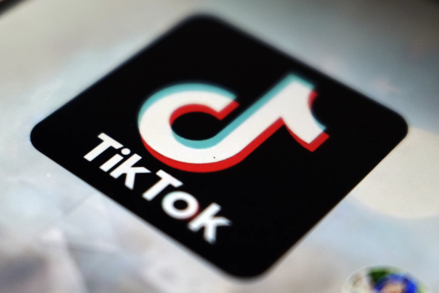 US and China Near TikTok Deal as Control Over Algorithm is Discussed