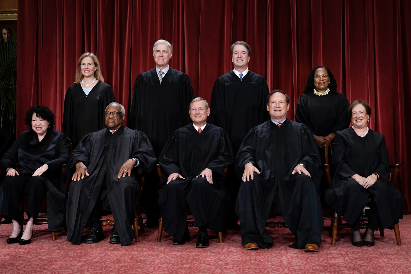 Supreme Court's Landmark Term Begins Amidst Key Presidential Power Issues