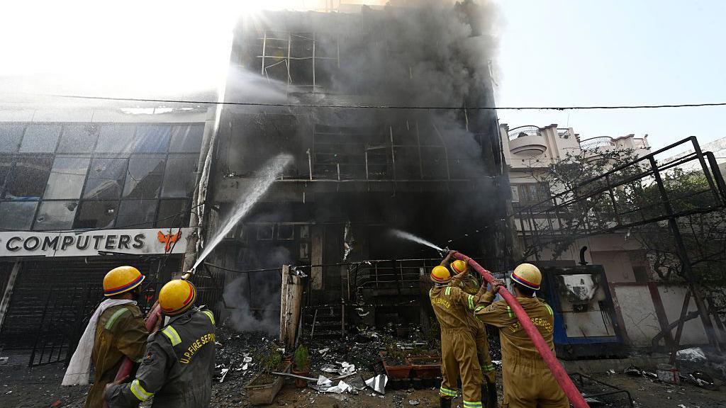 15 Killed in Lucknow Building Fire – Inquiry Ordered