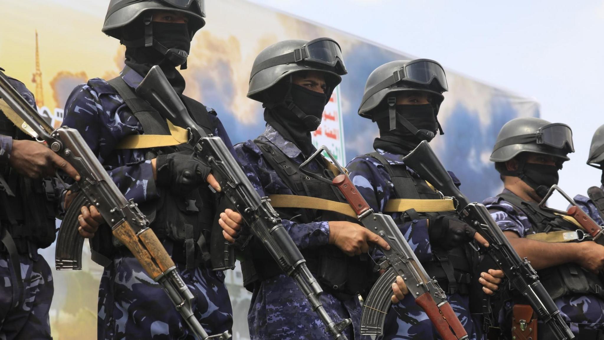 Houthi Attack Claims 30 Yemeni Soldiers: Live Coverage