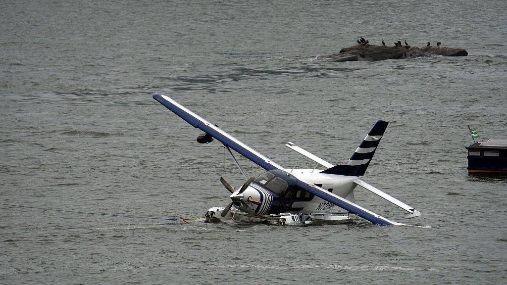 Eight Rescued After Seaplane Hard Landing in Manhattan’s East River