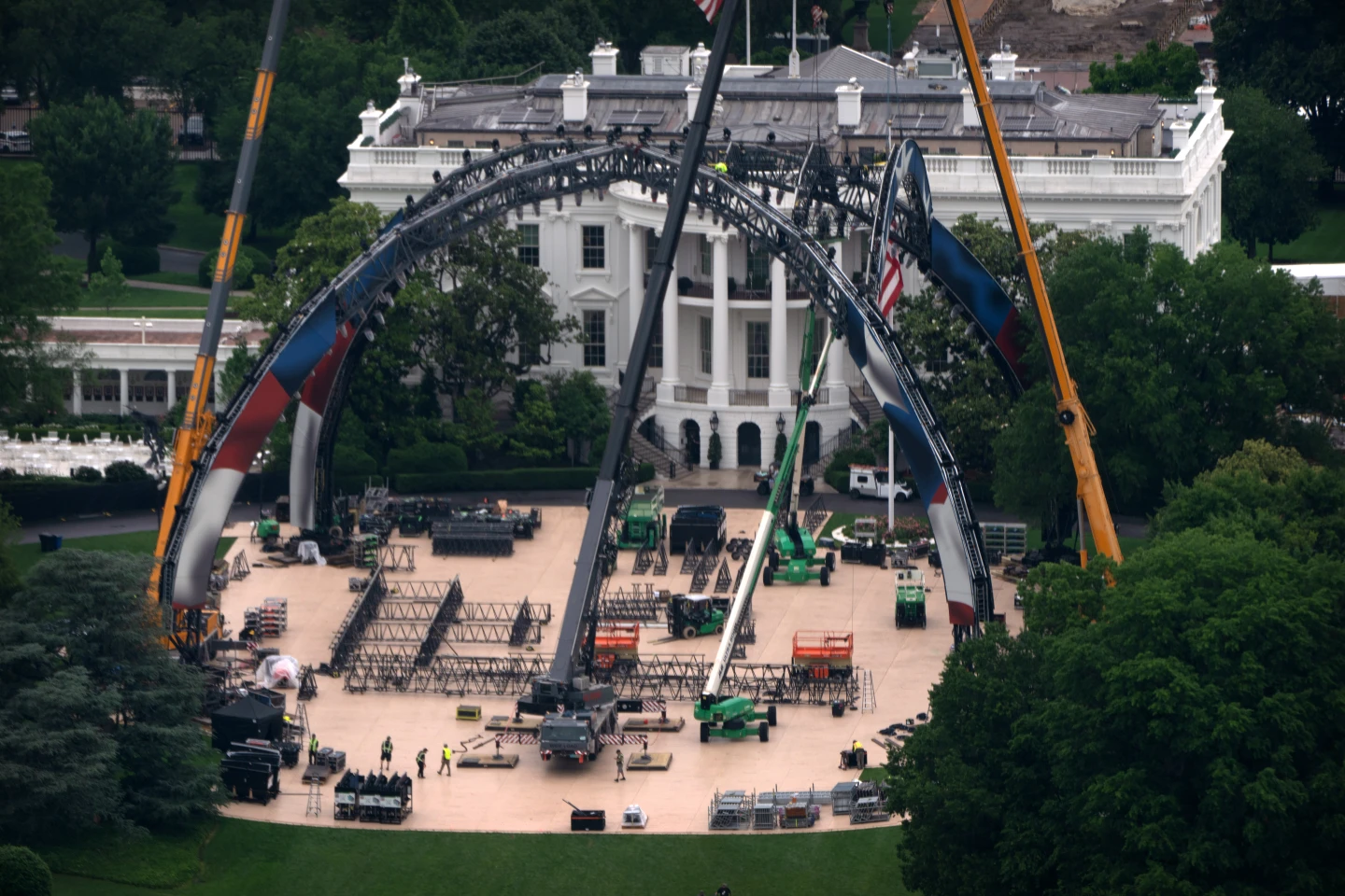 White House Builds Temporary Octagon Cage for UFC Event Amid 250‑Year Independence Celebration