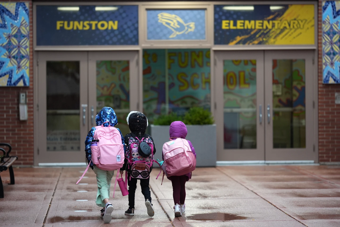 Chaos Unfolds in Chicago: Children Caught in Immigration Raid Panic