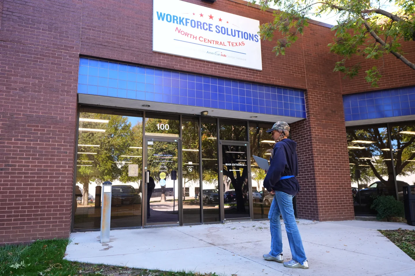 Furloughed Federal Workers Struggle as Unemployment Claims Rise