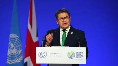 Trump Announces Pardon for Ex-Honduras President Convicted of Drug Trafficking