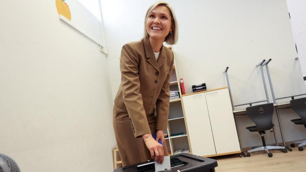 Iceland’s EU Referendum Stands on a Knife Edge as Counting Continues