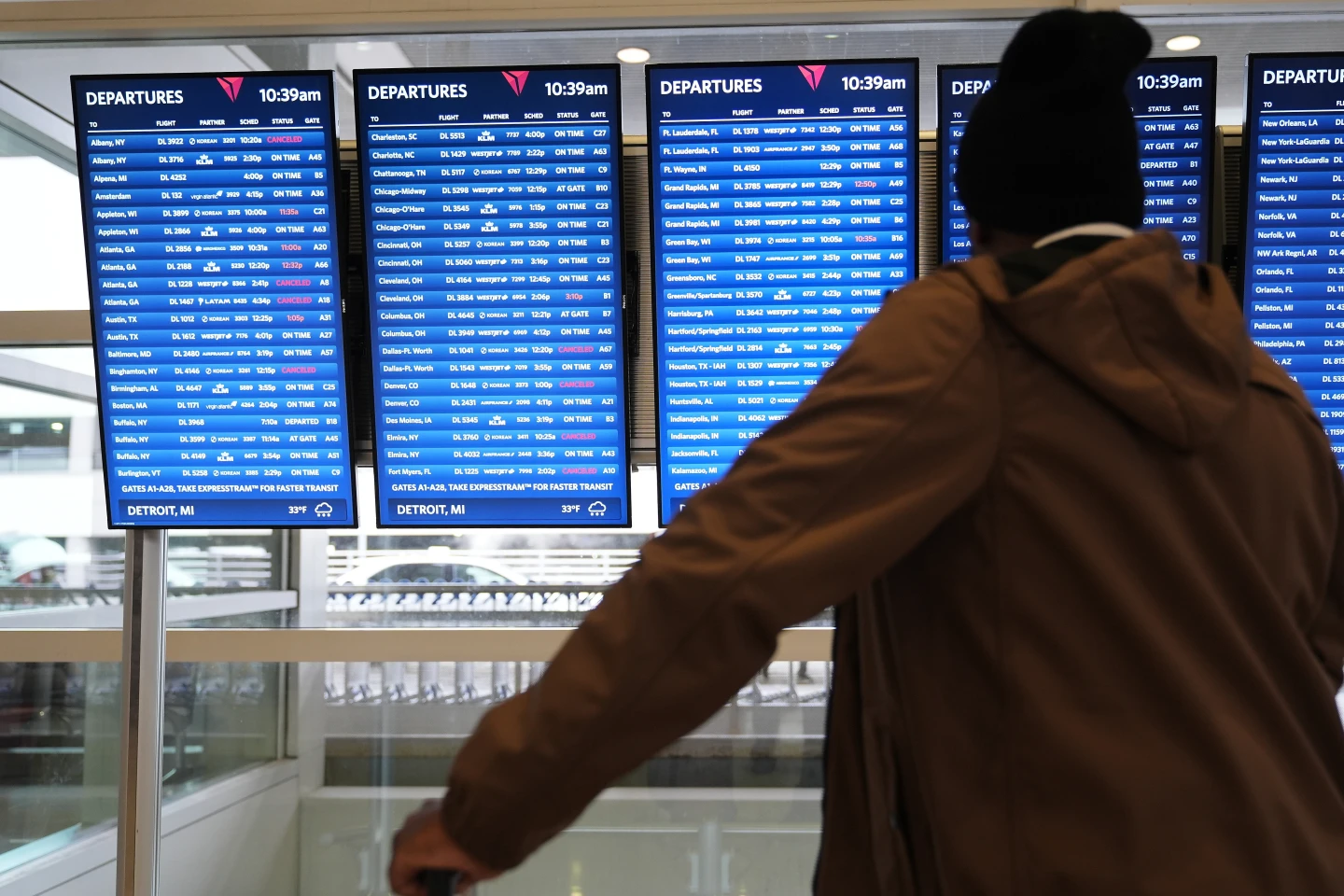 U.S. Air Travel Faces Major Disruptions Amid Ongoing Government Shutdown