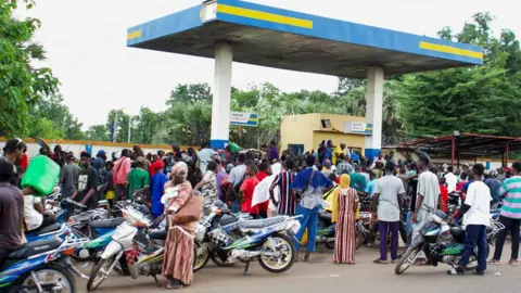 'Business is at a standstill': Fuel Blockade by Jihadists Disrupts Life in Bamako, Mali