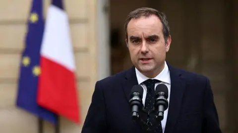 Macron Set to Appoint New Prime Minister Amid Political Turmoil in France