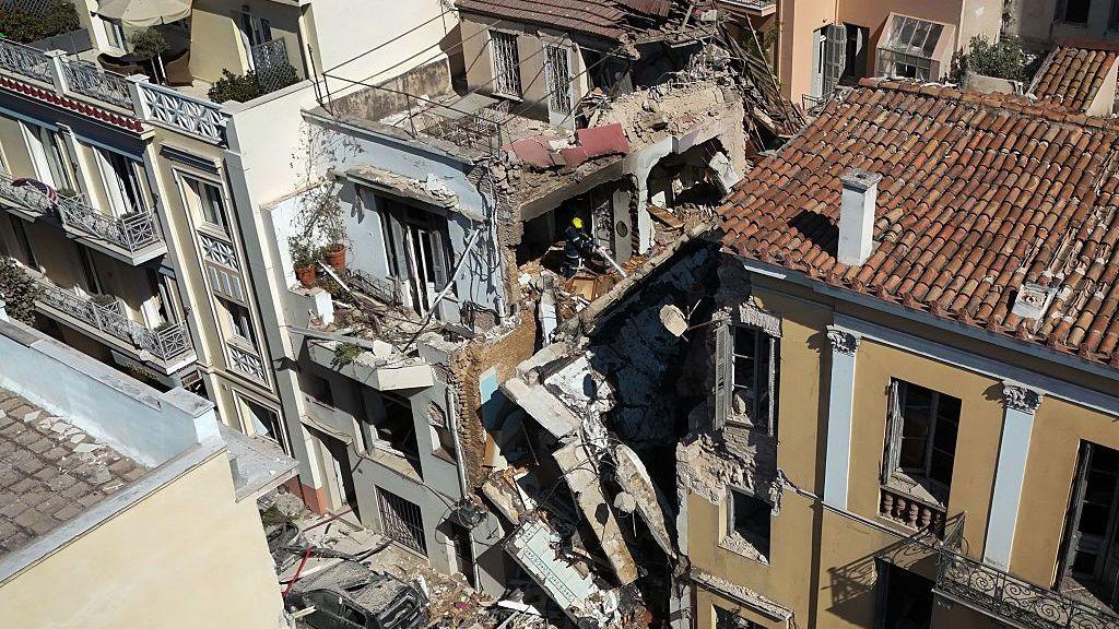 Explosion Kills Two Tourists, Four Missing in Athens Historic Center