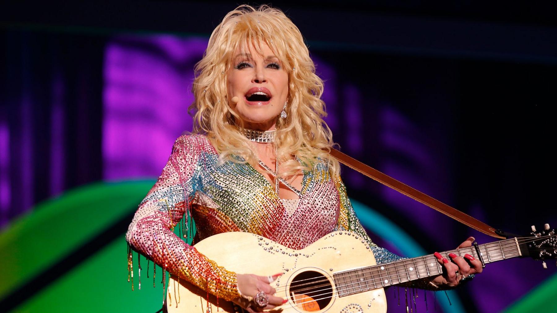 Dolly Parton’s Manager Accuses Nephew of Threats, Escalating Battle over Legacy