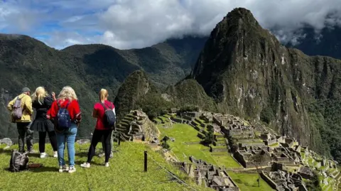 Dispute Over Tourist Buses Causes Chaos at Machu Picchu