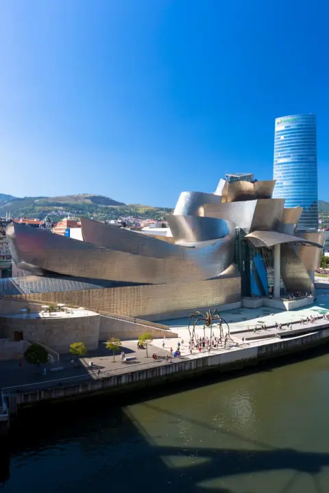 Celebrating Frank Gehry: Iconic Architectural Marvels in Focus