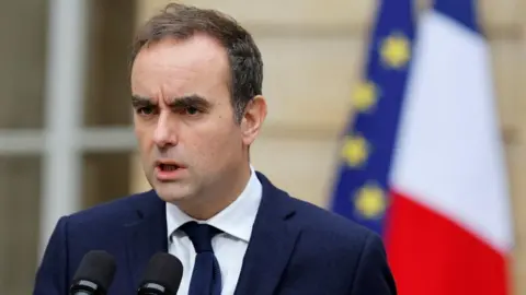 French Political Crisis Deepens as Outgoing PM Aims to Prevent New Elections