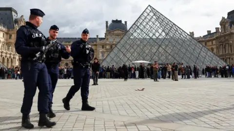 Four New Arrests Made in Louvre Jewellery Heist Investigation