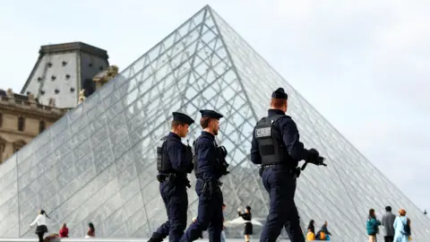 Louvre's Focus on Art Over Security Criticized After Heist