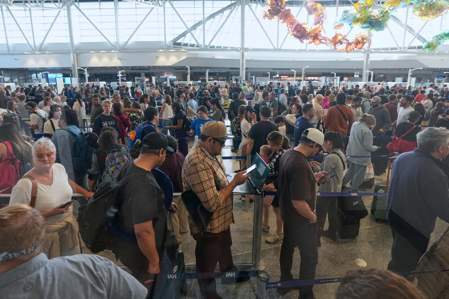 Chaos at Houston Airport Amid Government Shutdown
