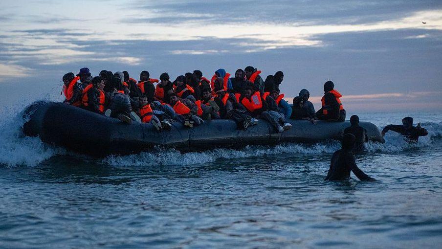 UK Abandons France 'One In, One Out' Migration Scheme After 1,500 Returns