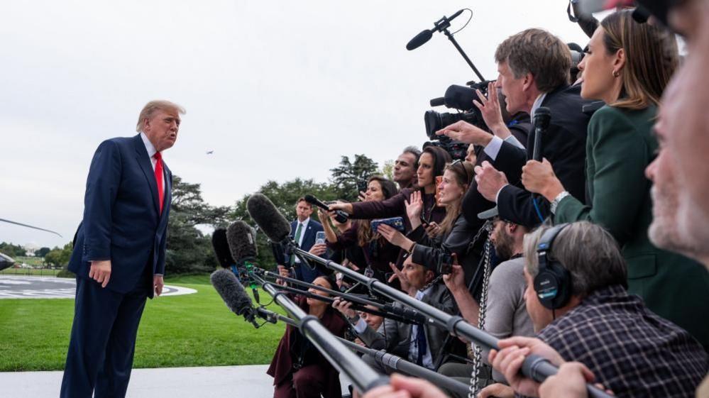 US DOJ Probes TV Networks Over Trump Pool Coverage Boycott