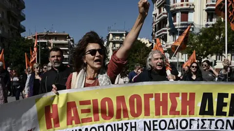Controversial Labour Law in Greece Allows for Extended Workdays