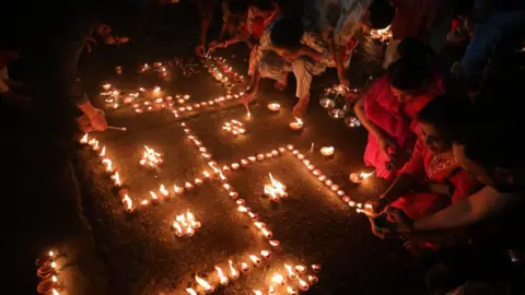 India Celebrates Diwali Amidst Traditions and Environmental Concerns