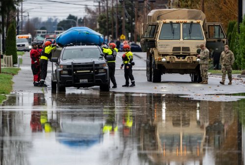 Arctic Air Hits Northern US as Pacific Northwest Faces Flooding Crisis