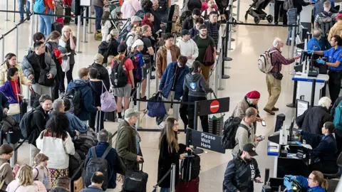 US Transportation Secretary Calls for Civility in Air Travel Amid Busy Thanksgiving Season