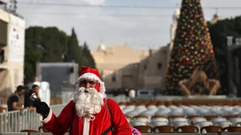 Bethlehem Celebrates Christmas Tree Lighting Amid Ongoing Conflict
