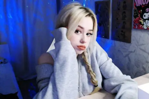 Dangerous Weight-Loss Trend: Young Russians Turn to 'Molecule' Pills