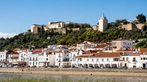 French Boys Abandoned by Parents Arrested in Portugal After Roadside Discovery