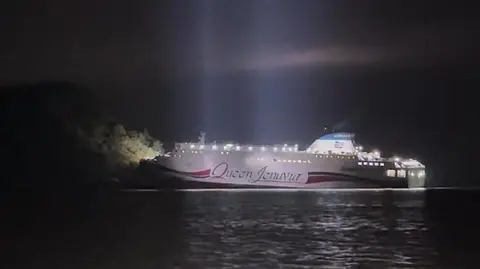 Successful Rescue Operation for All Passengers After South Korean Ferry Grounds