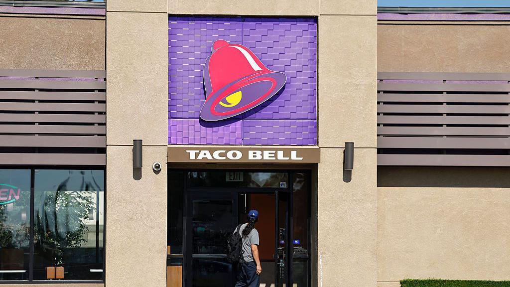 Taco Bell Pulls Lettuce Amid Cyclospora Outbreak