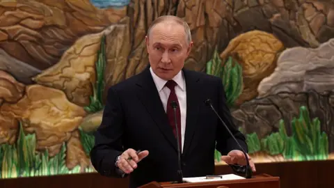 Putin Reiterates Territorial Demands as US Talks Loom