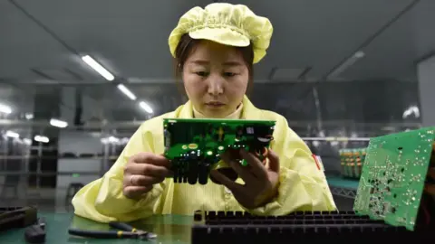 China's Economic Growth Slows as Trade Conflict with US Intensifies