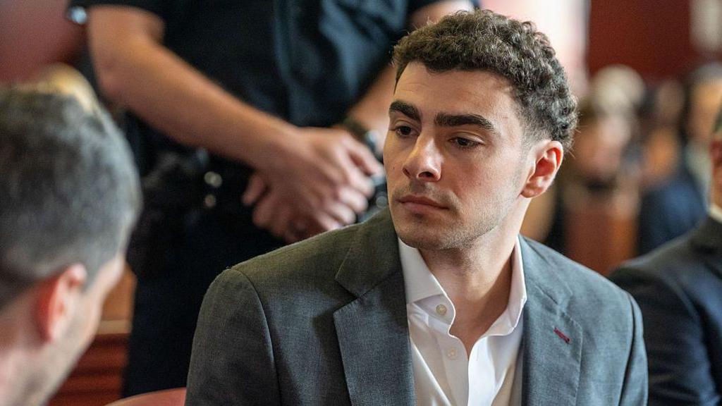 Federal Meet: Mangione’s Lawyers Discuss Plea Amid Stalking Prosecution