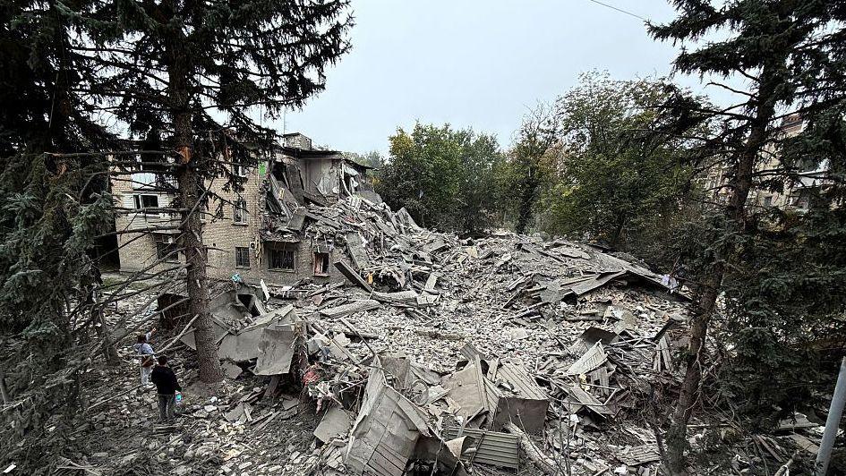 Zaporizhzhia Hit by Five Glide Bombs, At Least 15 Killed