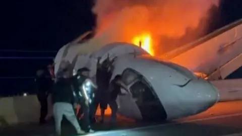 Bystanders Rescue Passengers After Texas Private Jet Crash