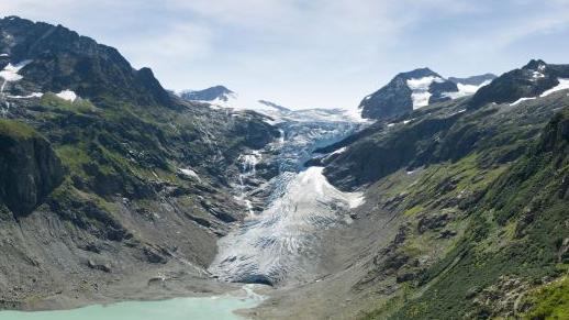 Swiss Glacier Melt Uncovers Bodies of Two Missing 1992 Mountaineers