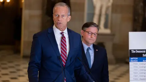 Standoff Continues: US Government Shutdown Extends Into Second Week