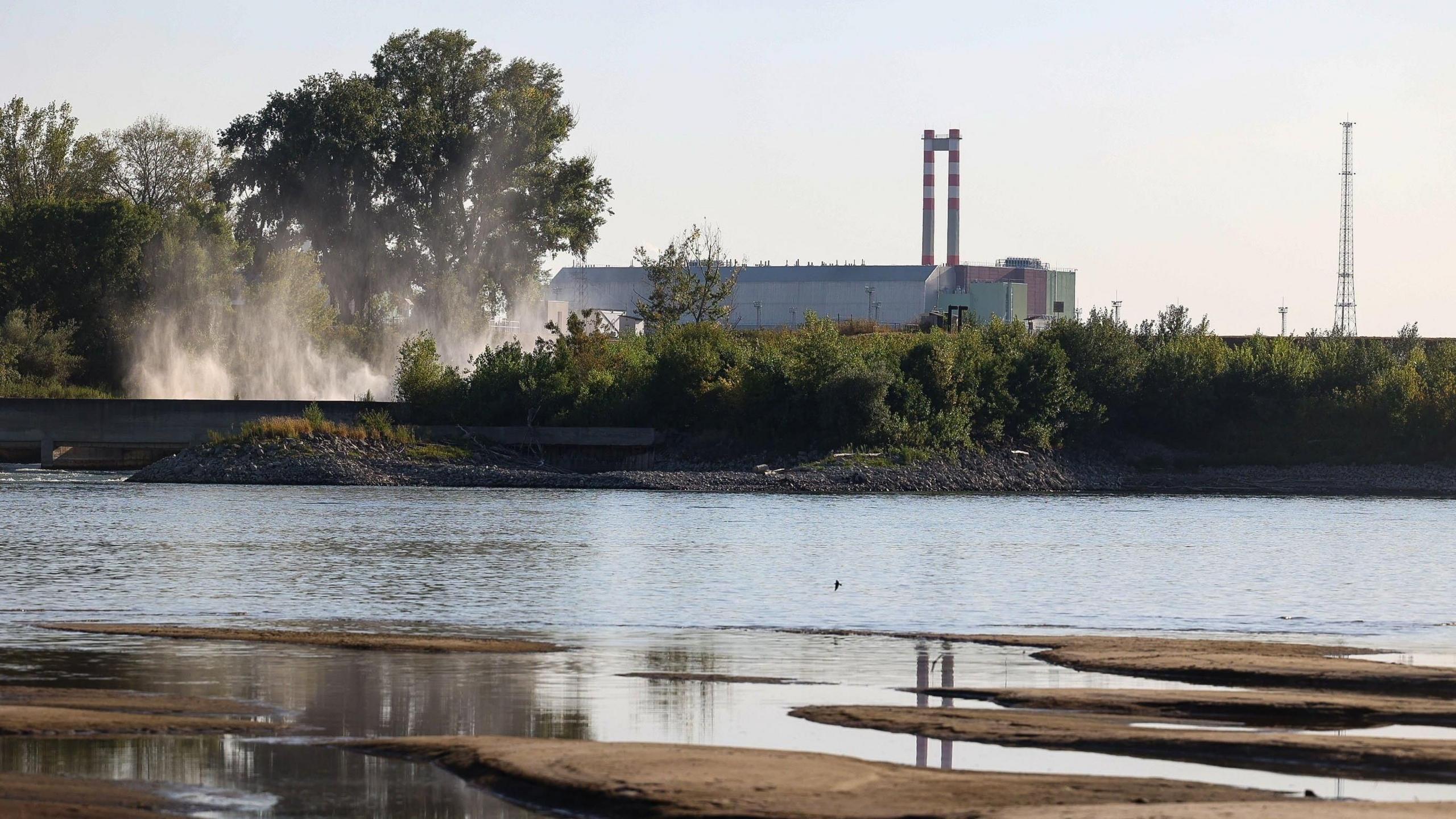 Hungary's Paks nuclear plant shuts down, threatening energy grid amid record Danube drought