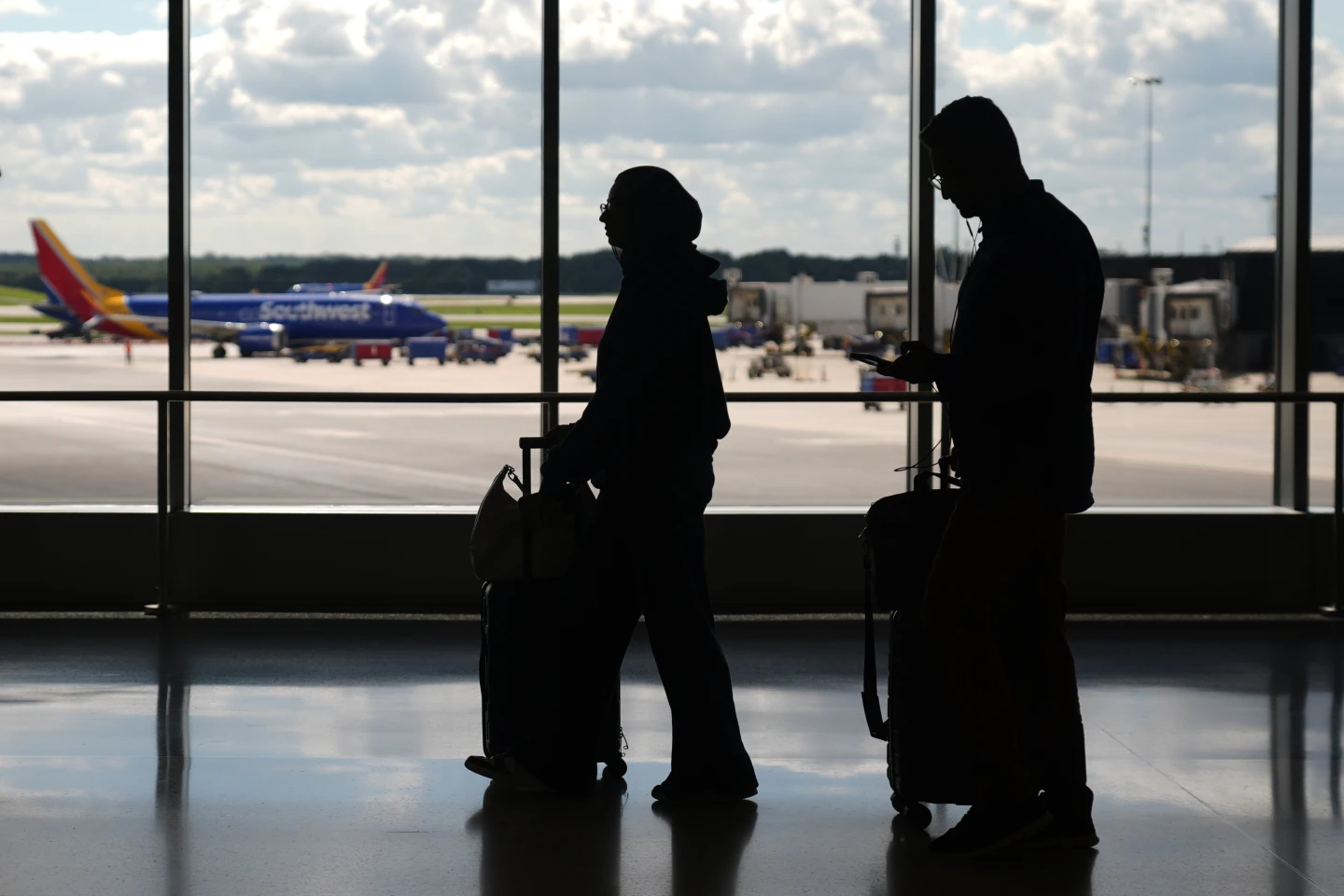 Aviation System Strained by Government Shutdown: Delays and Service Interruptions