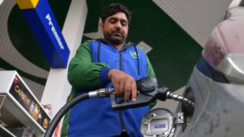 Oil Prices Drop After Pakistan Announces US‑Iran Deal