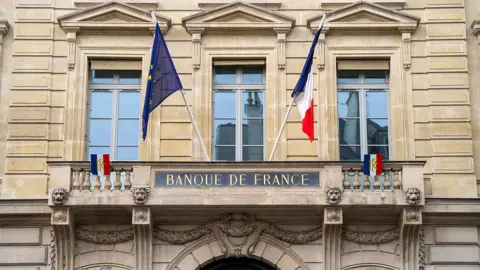 Louvre Shifts Valuables to Bank of France Vault Following Diamond Heist