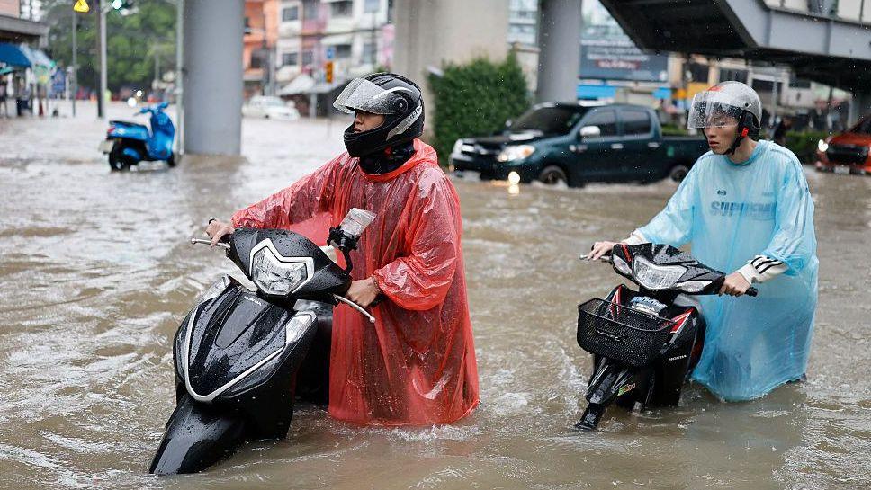 Bangkok Flood Disaster: Roads Submerged, 67‑Year‑Old Sheds Tears as 50 Districts Declared Emergency Zones
