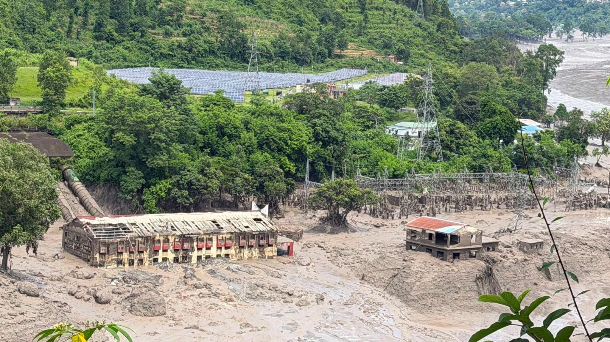 Flash Flood Traps Nepal‑Tibet Border, Killing 17