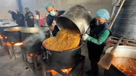 Gaza's Community Kitchens Struggle Despite Ceasefire