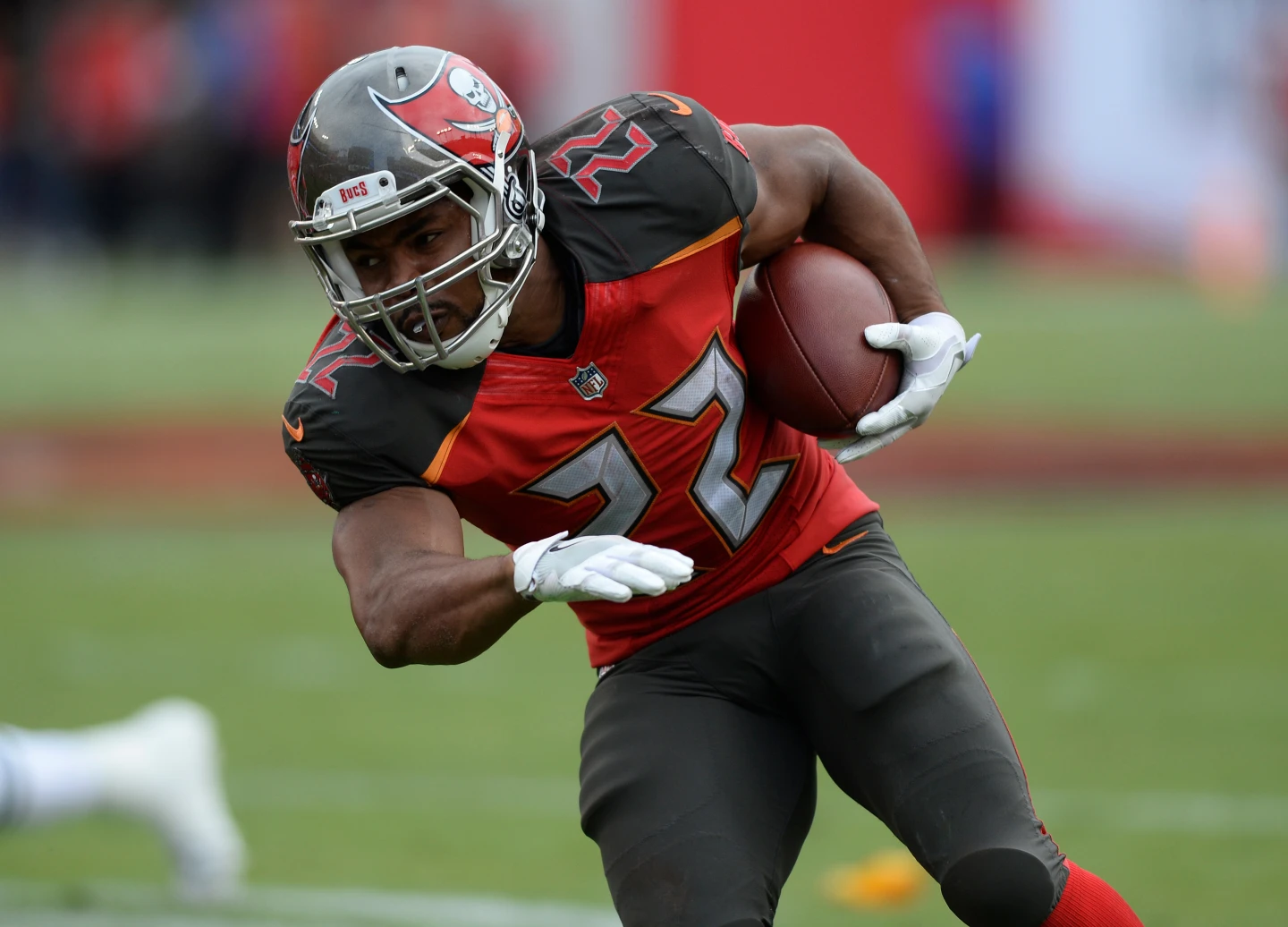 Tragic Death of Former NFL Star Doug Martin Following Police Struggle