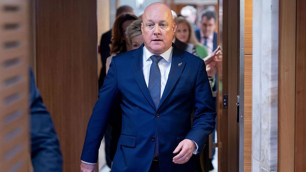 New Zealand Leader Secures Party Confidence Amid Election Countdown